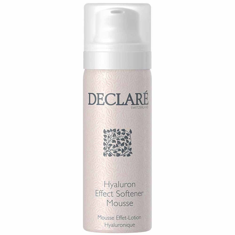 Beige Flasche mit weißem Pumpkopf. Aufschrift: DECLARÉ SWITZERLAND. Produktbezeichnung: Hyaluron Effect Softener Mousse.