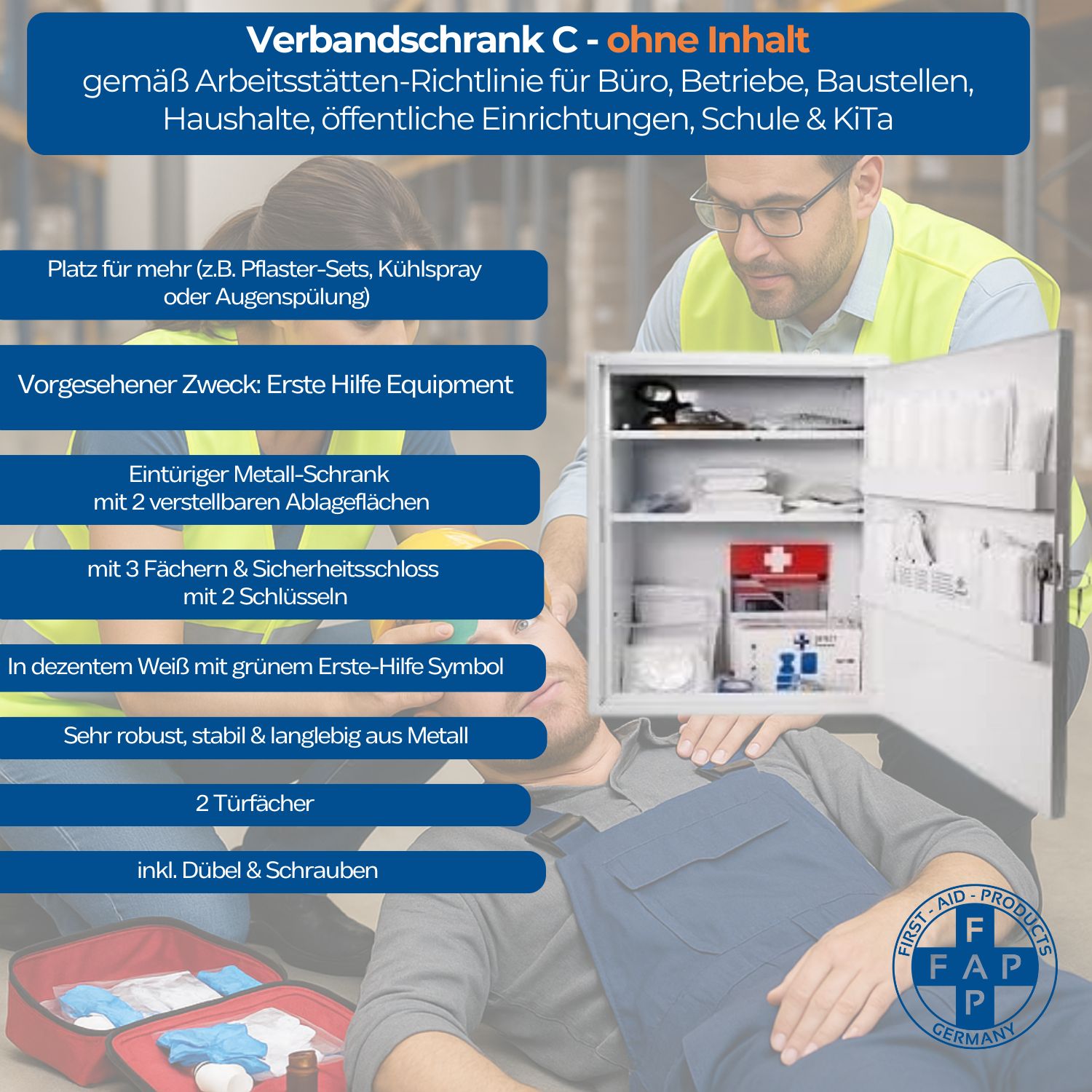 Verbandschrank C, geöffnet, mit Inhalt. Metall, weiß, mit grüner Kreuzmarkierung. Zwei Schlüssel.