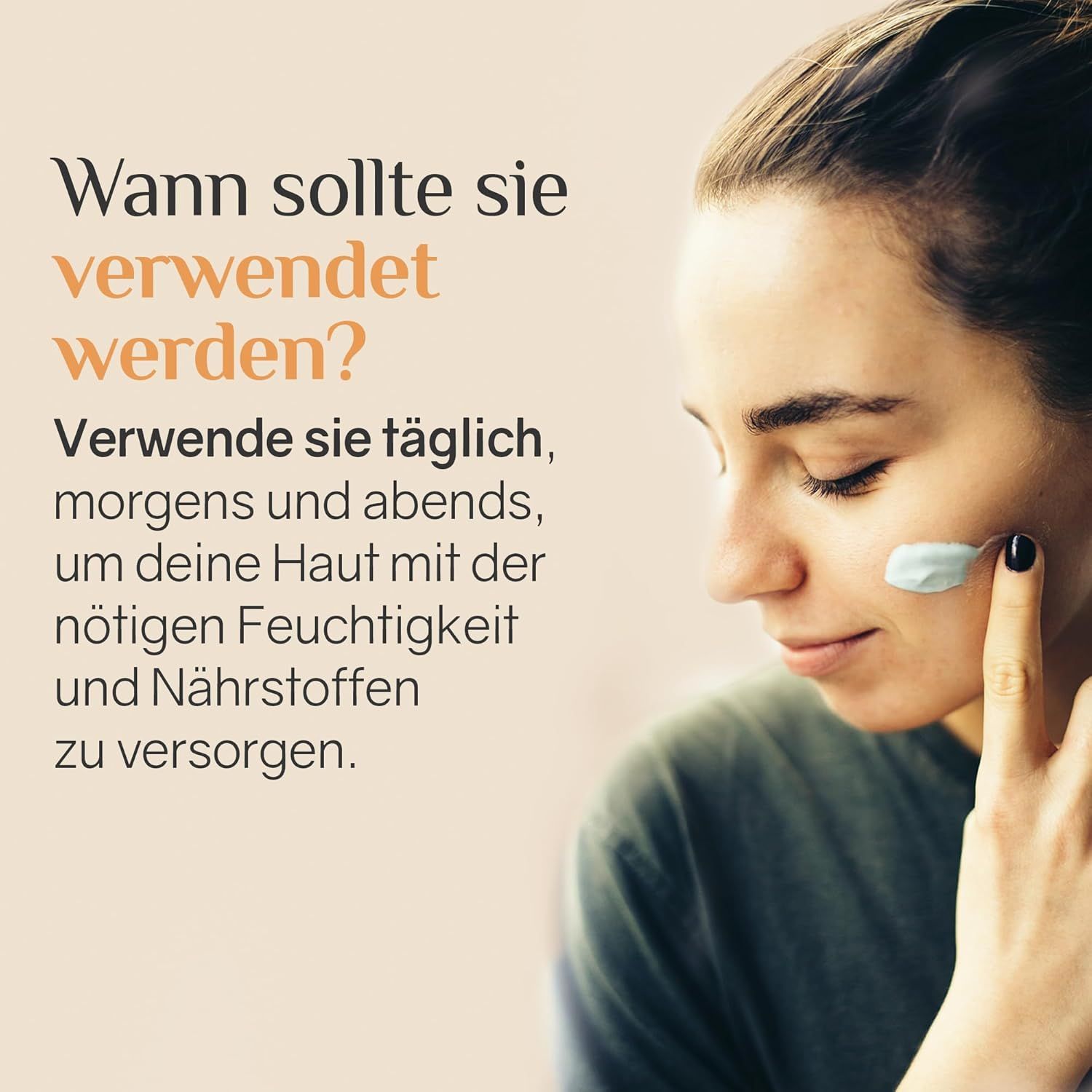 Frau trägt Creme Ardaraz Gesichtscreme Telomerase auf. Text: Morgens und abends, um die Haut mit Feuchtigkeit und Nährstoffen zu versorgen.