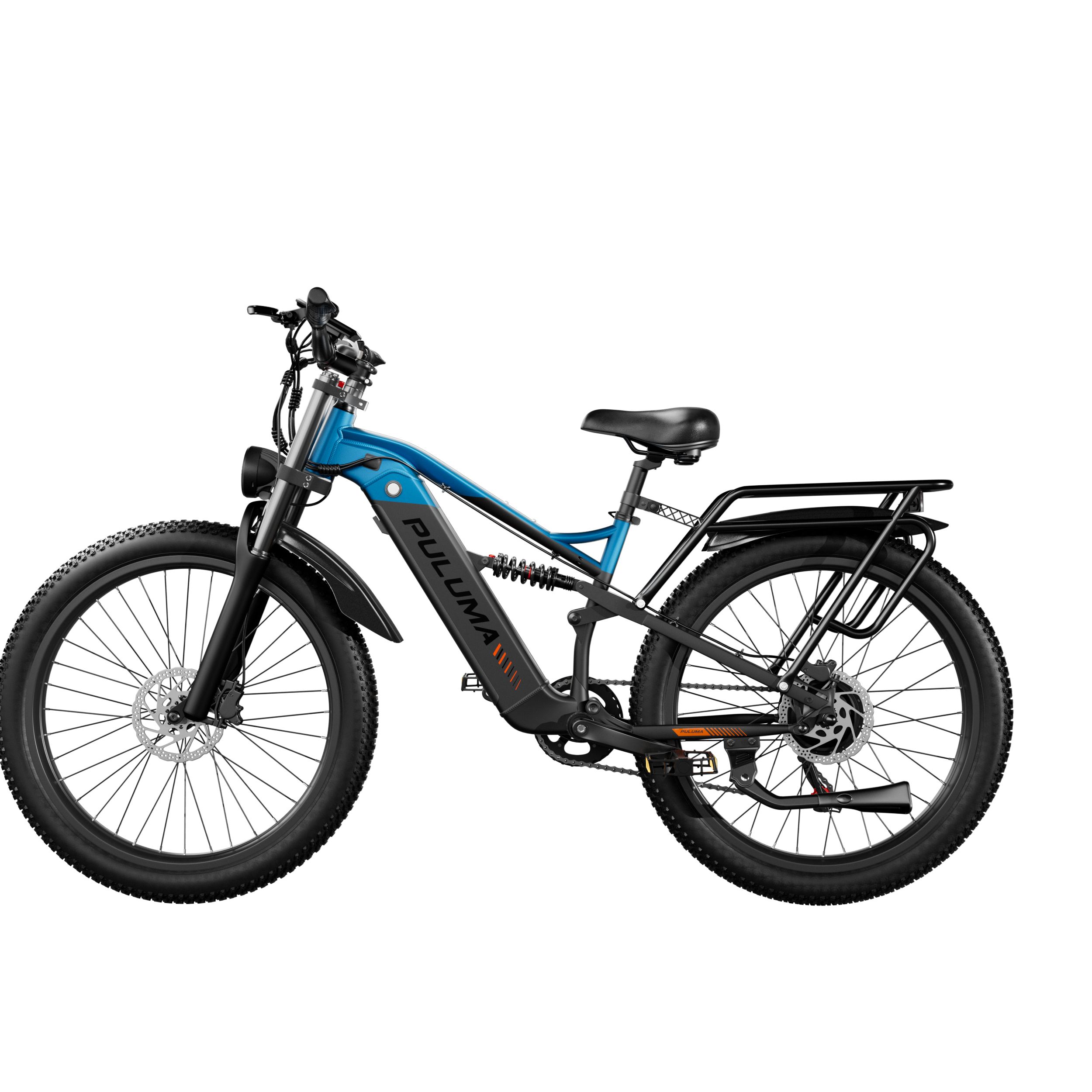 Blau-schwarzes E-Mountainbike mit breiten Reifen und Gepäckträger. PULUMA-Logo am Rahmen.