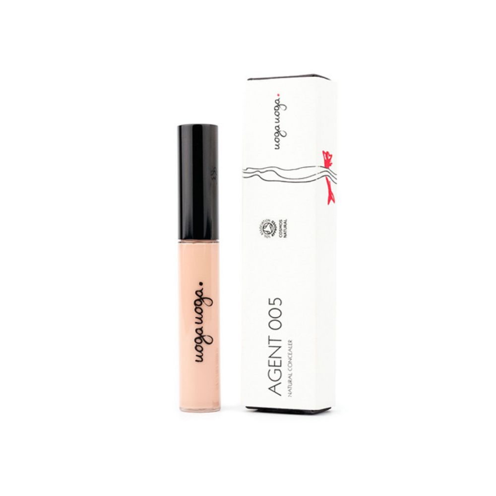 Beige Concealer mit schwarzem Deckel und weißer Verpackung. Aufschrift: Uoga Uoga, Agent 005. Naturkosmetik.