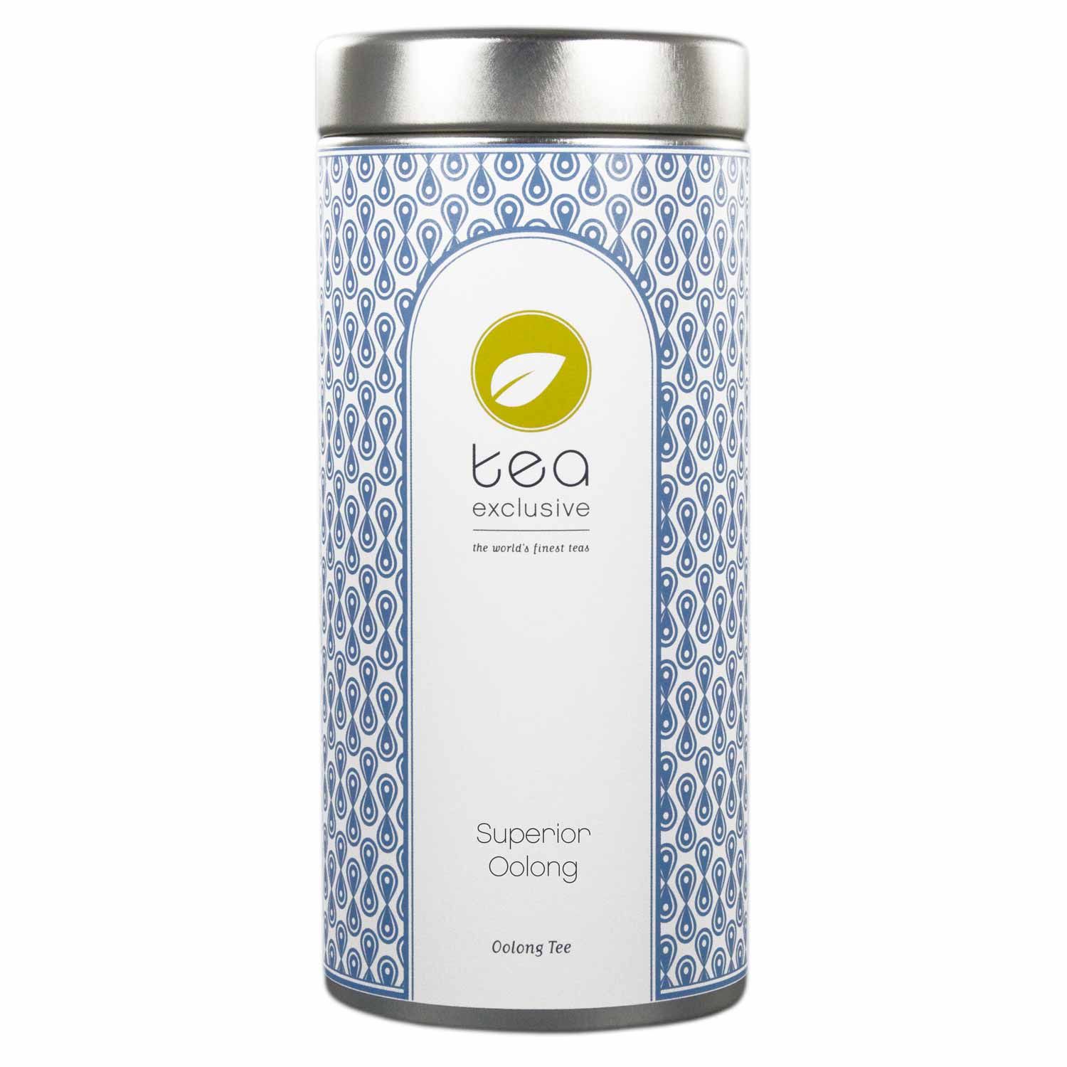 Zylindrische Teedose mit blauem Muster und silbernem Deckel. Aufschrift: tea exclusive, Superior Oolong.