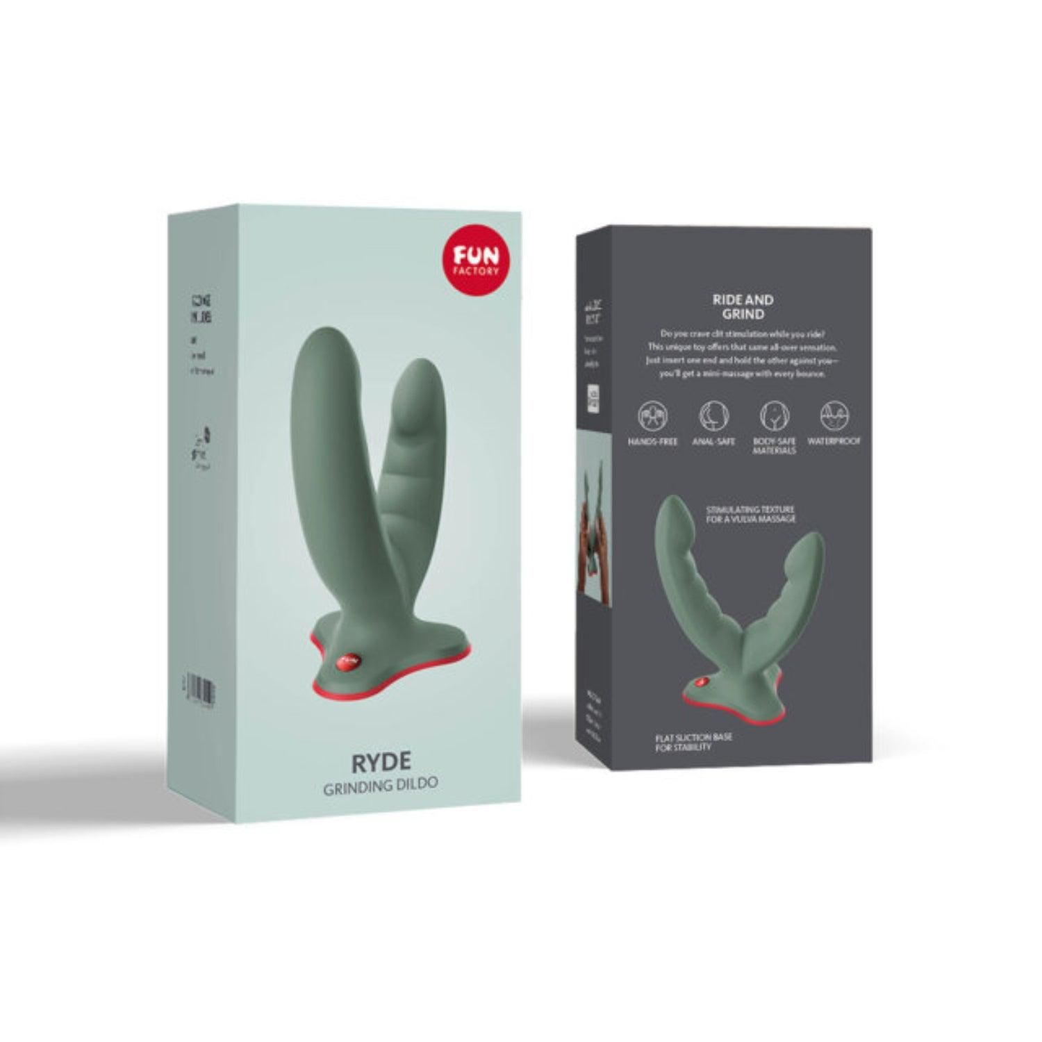 Zwei Produktverpackungen. Auf der linken Seite ist ein grünes Doppeldildo abgebildet. Auf der rechten Seite ist die Rückseite der Verpackung mit Text.