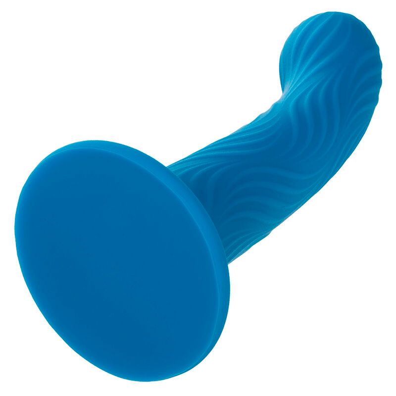 Blauer Analplug mit geriffelter Oberfläche und breiter Basis. Geformt mit einem abgewinkelten Schaft.