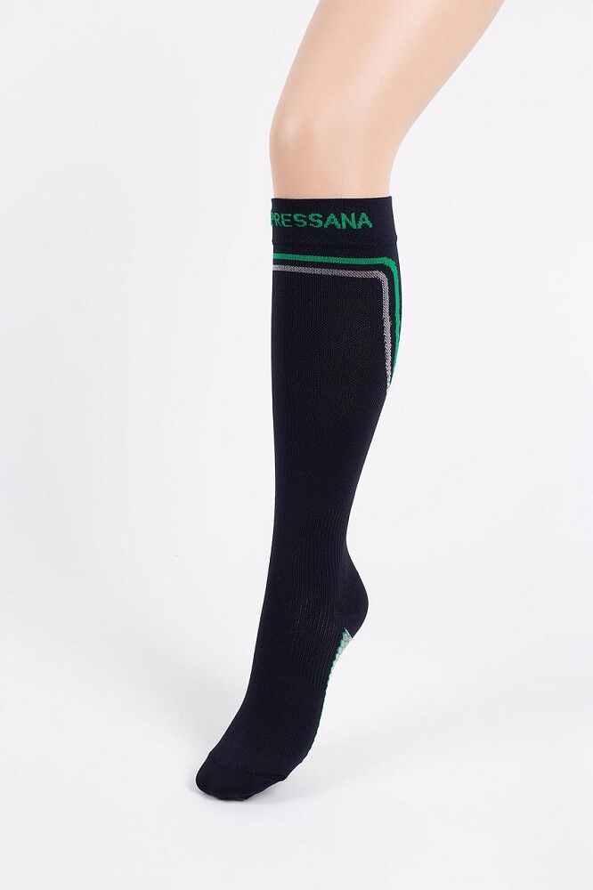 Kniestrümpfe, dunkelblau mit grün-grauen Akzenten. Logo "PRESSANA" am oberen Rand. Kompressionsstrümpfe am Bein einer Person.