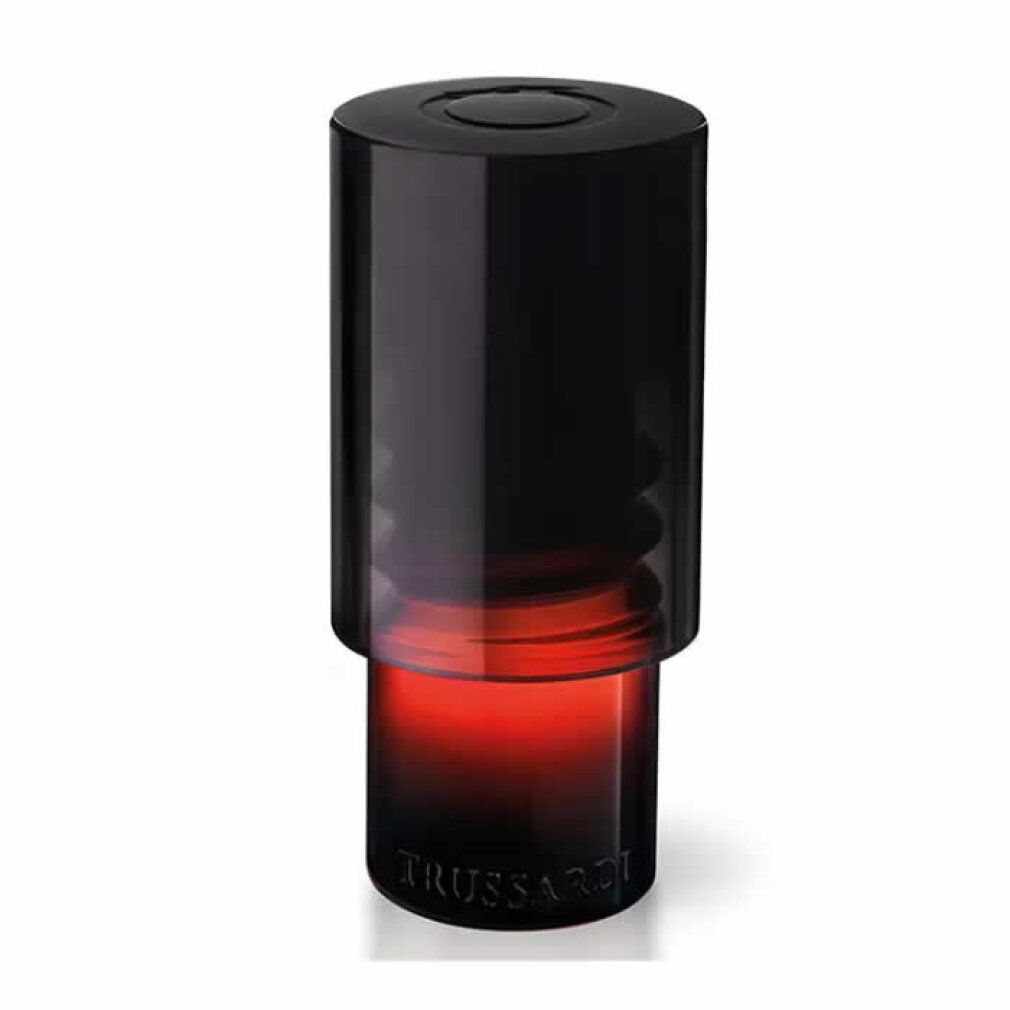Schwarzer Flakon mit rotem Farbverlauf. Aufschrift: Trussardi. Eau de Parfum.