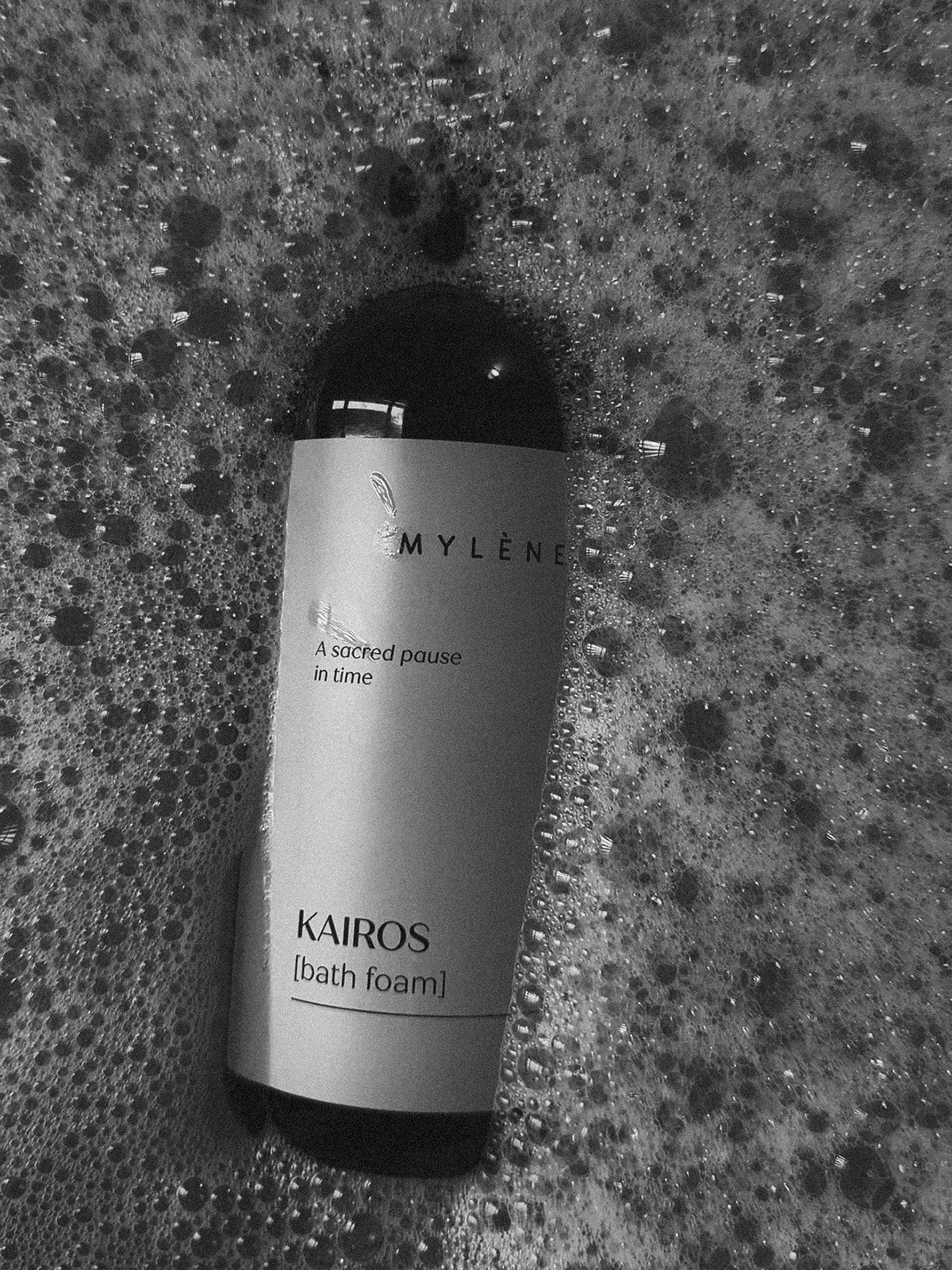 Kairos Bath Foam – Entspannender Badeschaum mit warmem Amber & Holznoten