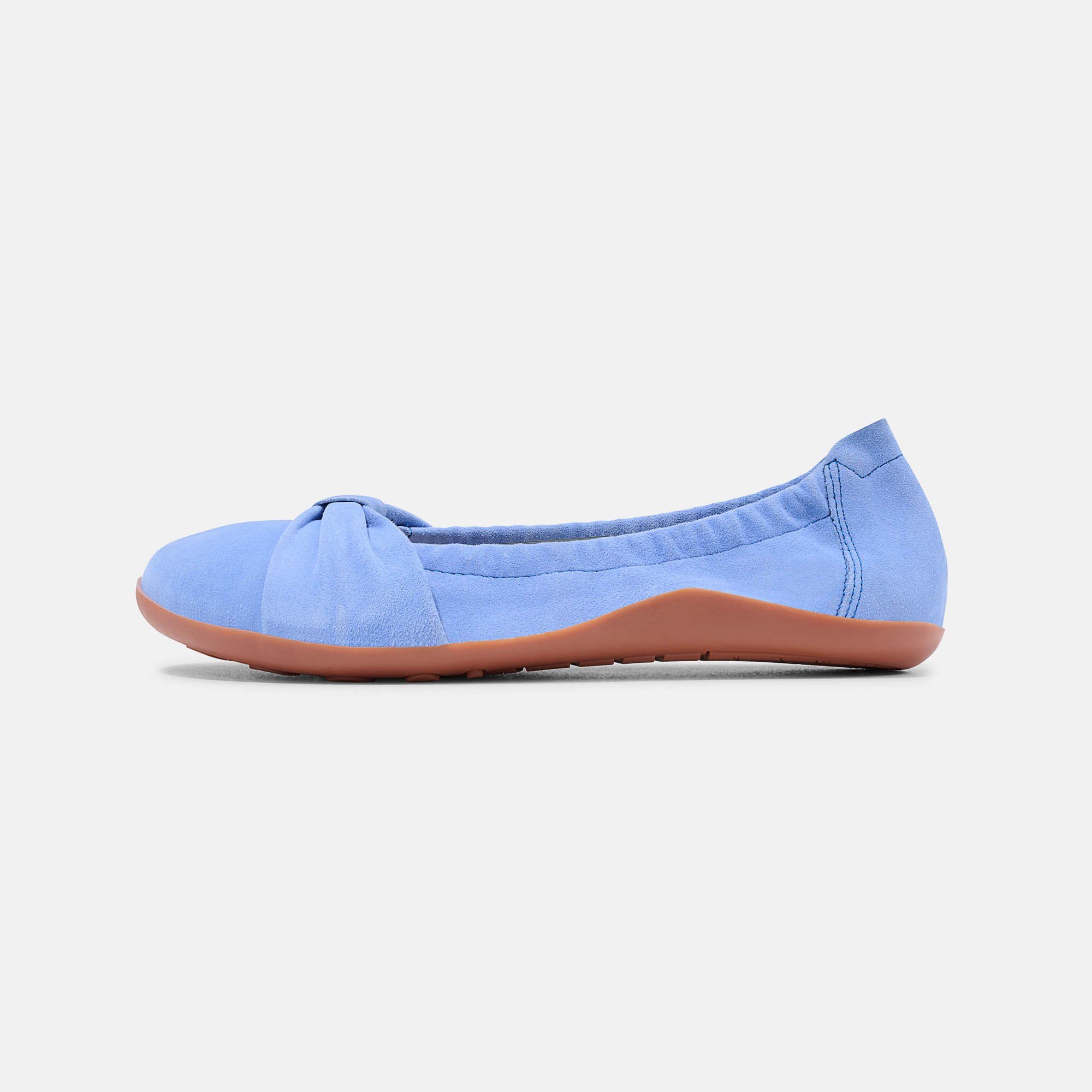 Blaue Ballerina mit Schleife. Braune Sohle. Weite Form.