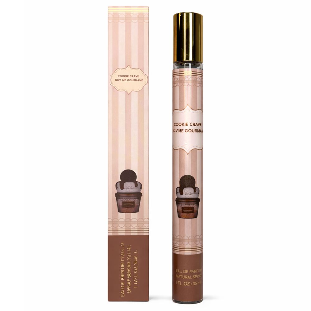 Zylindrische Flasche und Verpackung. Aufschrift: Cookie Crave Give Me Gourmand. Abbildung eines Desserts. Goldfarbener Deckel.