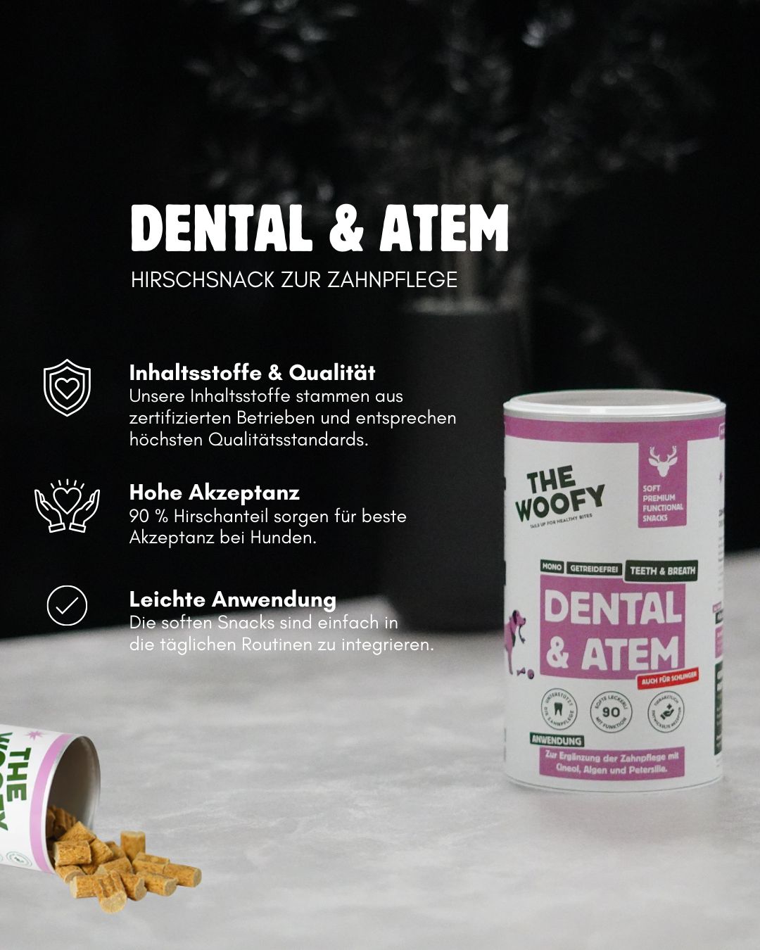 Dose "THE WOOFY" steht auf einer hellen Oberfläche. Daneben liegen Snacks. Text: "DENTAL & ATEM". Hintergrund: dunkle Vase.