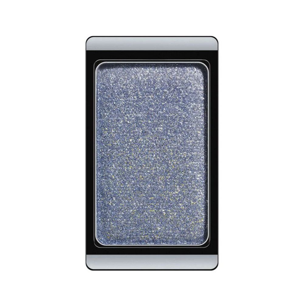 Artdeco Eyeshadow in einer rechteckigen, schwarzen und silbernen Verpackung. Blaue Farbe mit Glitzer.