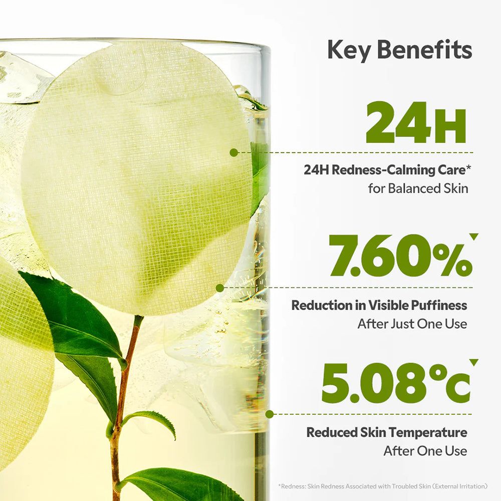 TIRTIR Matcha Tea Pads in einem Glas mit Eis und Blättern, mit hervorgehobenen Vorteilen.