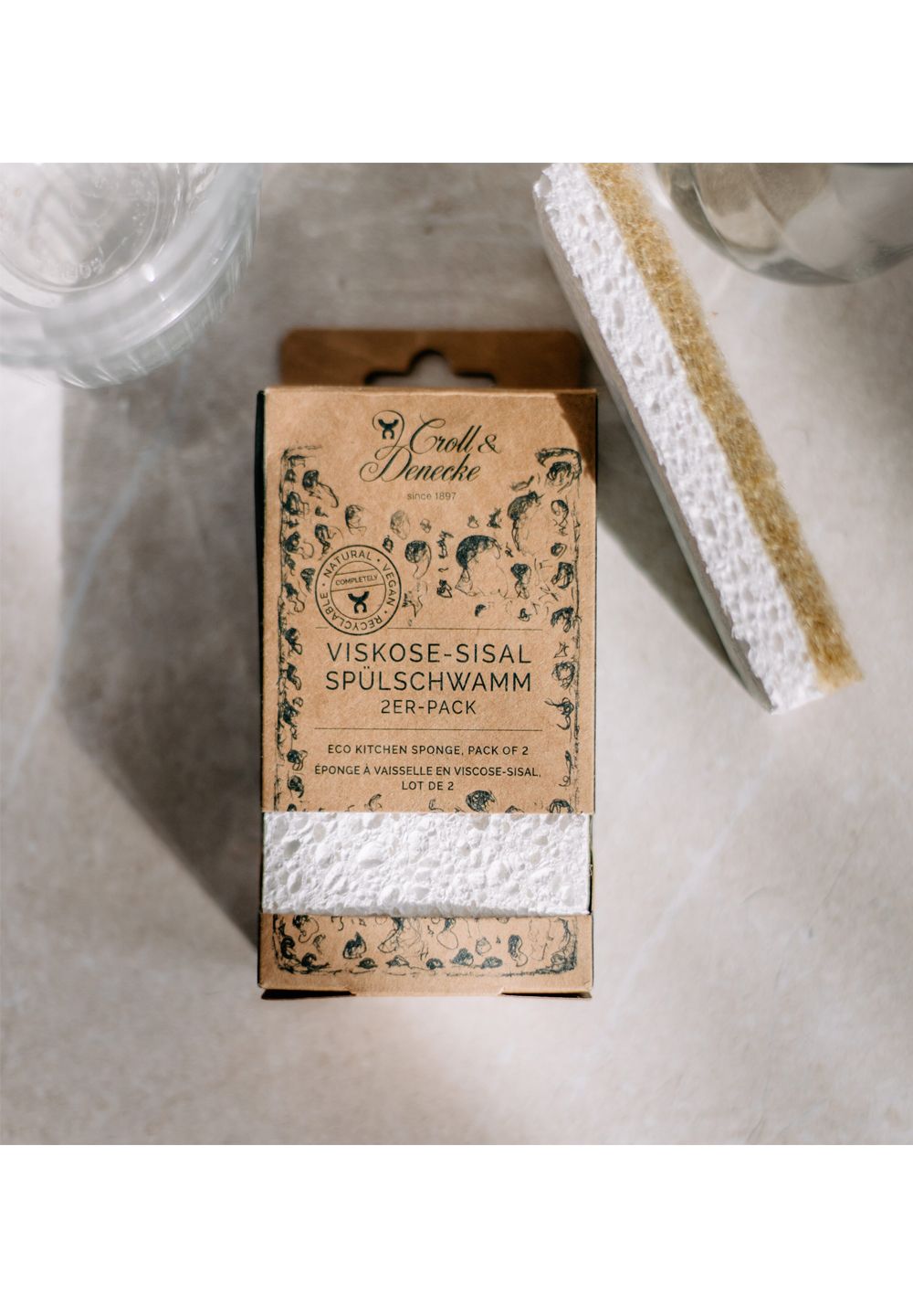 Verpackung eines 2er-Sets Spülschwämme aus Viscose-Sisal, weiß und braun.
