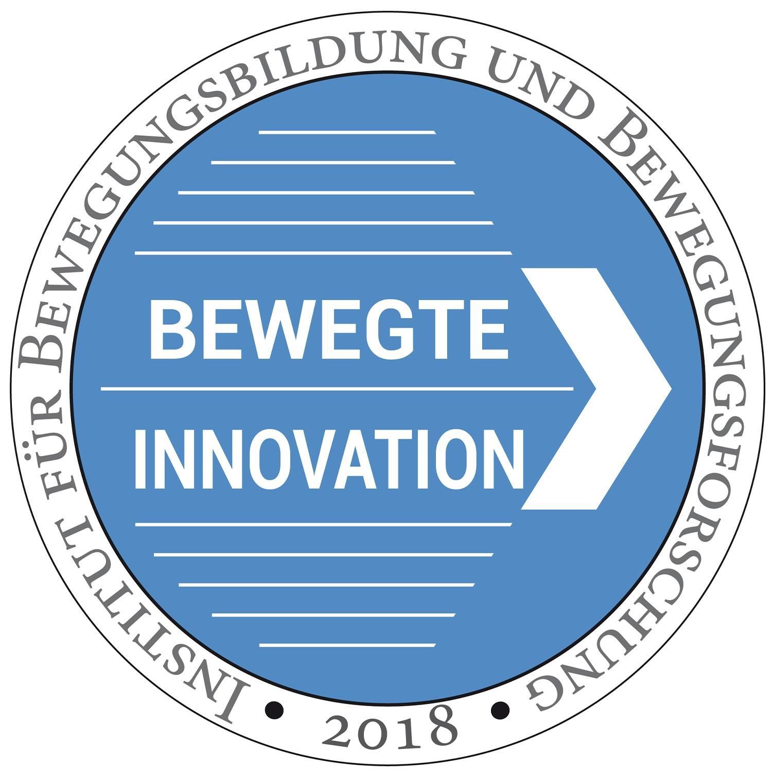 Blaues Logo mit weißem Pfeil und Text: Institut für Bewegungsbildung und Bewegungsforschung. 2018.