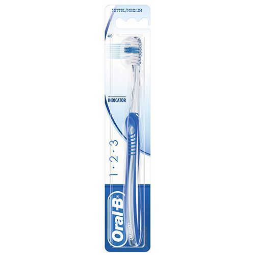 Zahnbürste in Verpackung. Blauer Griff, transparente Borsten. Aufschrift: Indicator, Oral-B.