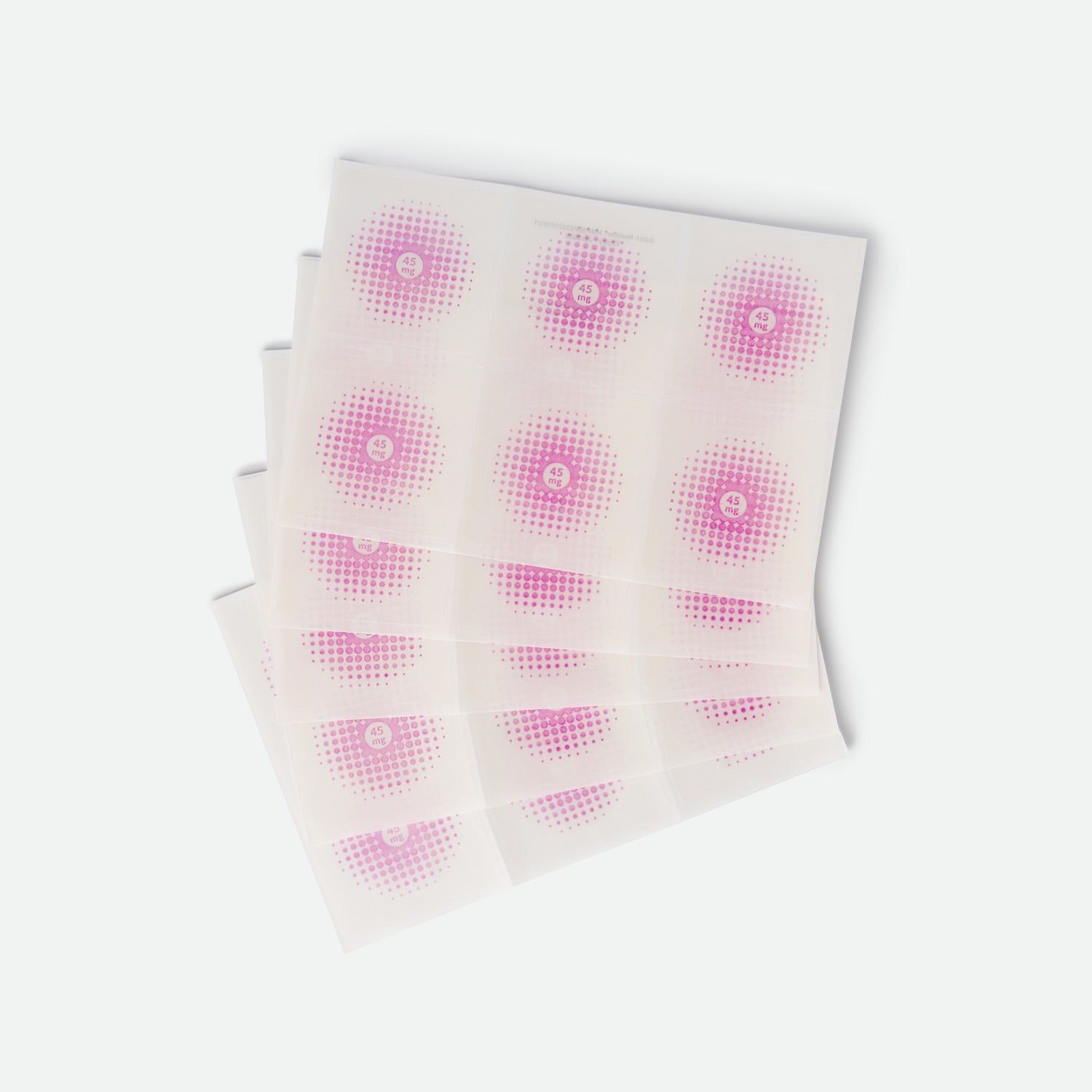 Mehrere gestapelte CBD-Pflaster mit einem rosa Punktmuster und der Angabe 45mg.