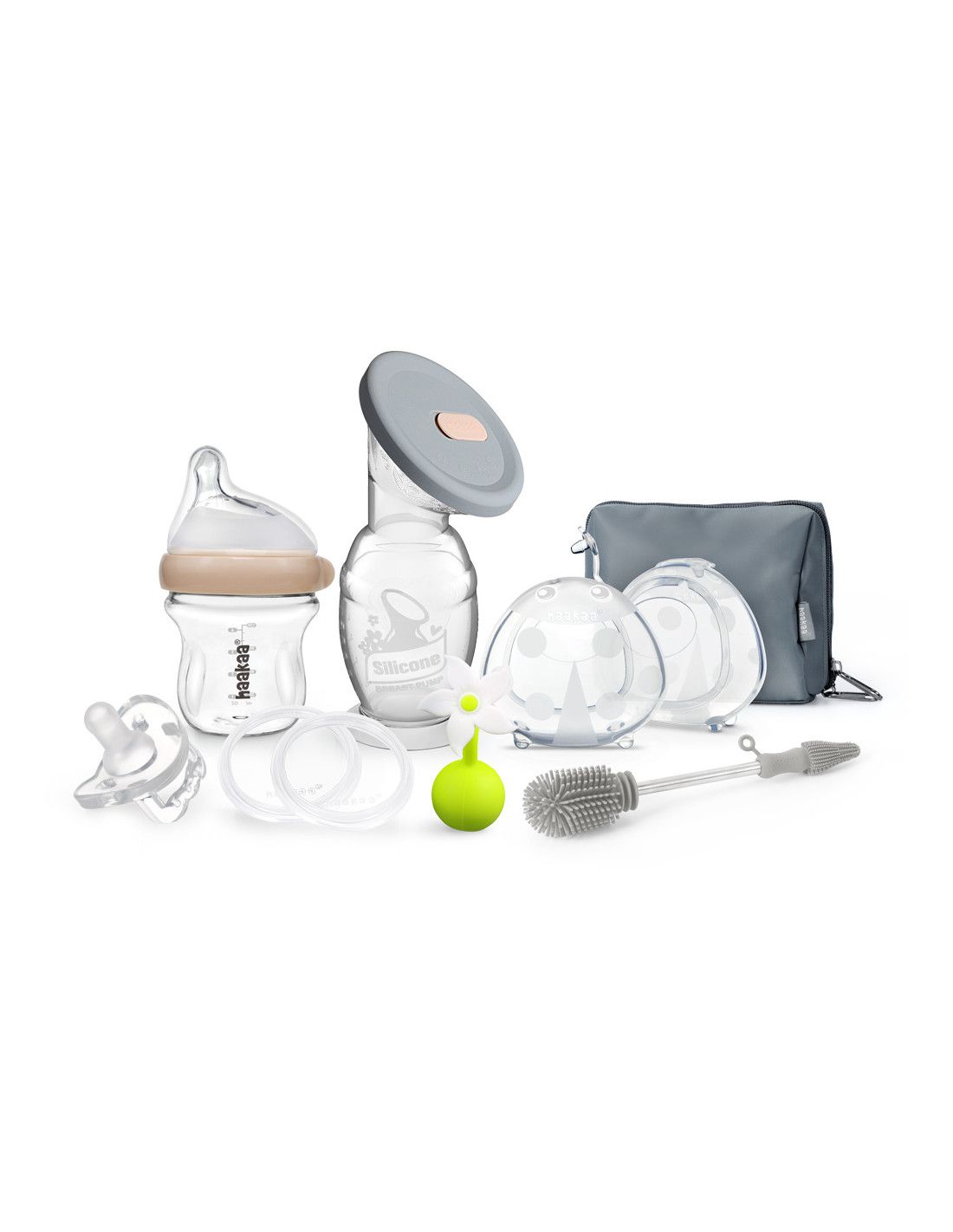 Eine Zusammenstellung von Babyartikeln, darunter Flaschen, Schnuller, Milchpumpen, Reinigungsbürste und eine Tasche.