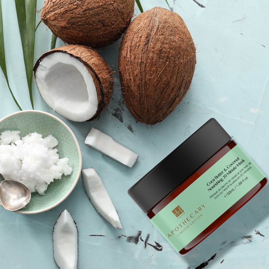 Kokosnüsse, Kokosraspeln und Dose mit grünem Etikett. Text: Cocoa Butter & Coconut Nourishing 20 Minute Mask.