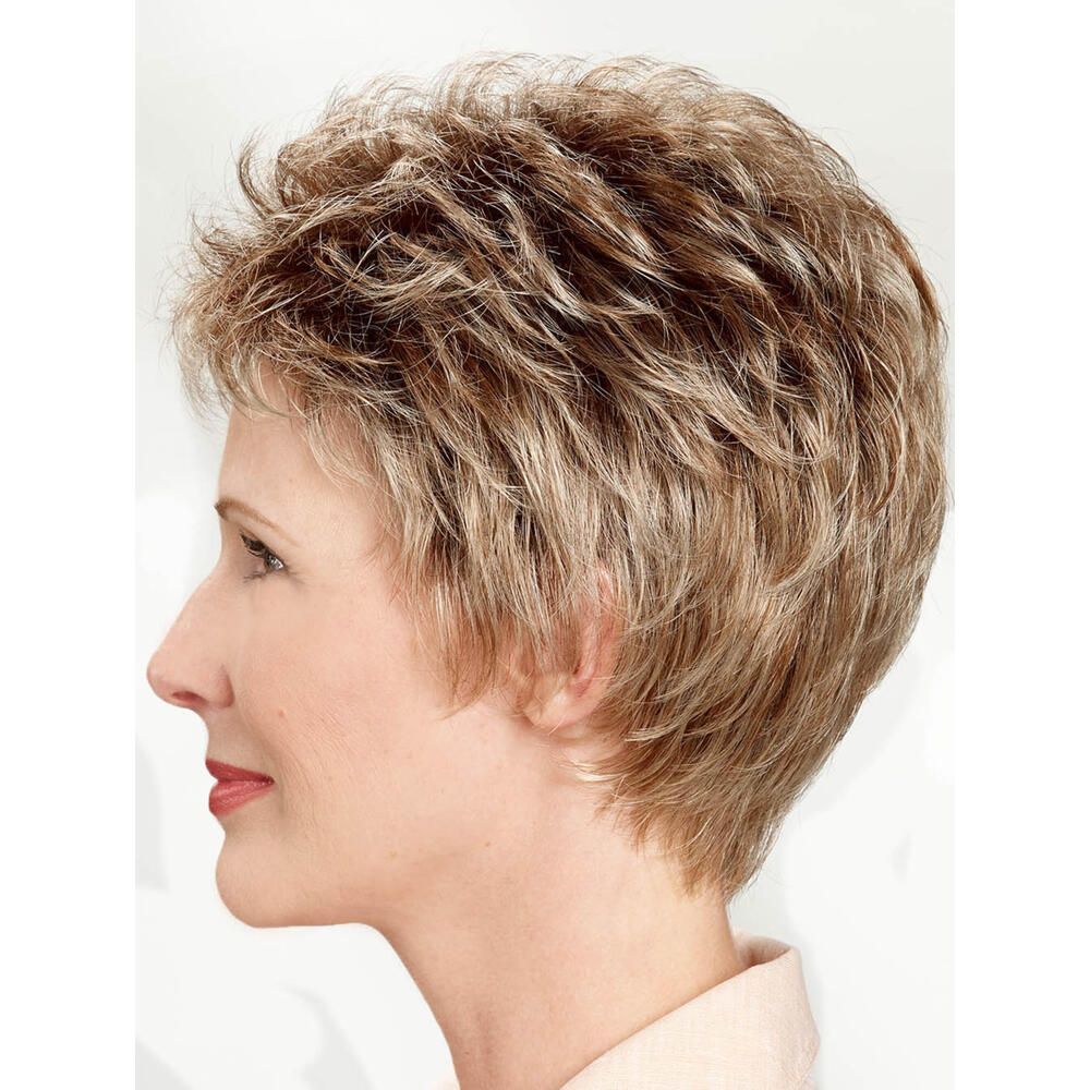 Kurzhaarperücke mit blonden Strähnen. Seitenansicht einer Frau. Beige Bluse.