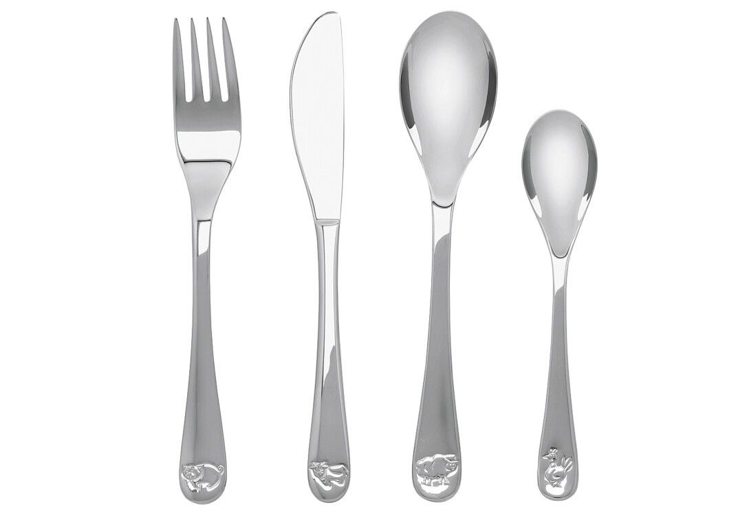 Vierteiliges Kinderbesteck. Gabel, Messer, Esslöffel und Teelöffel. Griffe mit Tiermotiven. Glänzendes Metall.