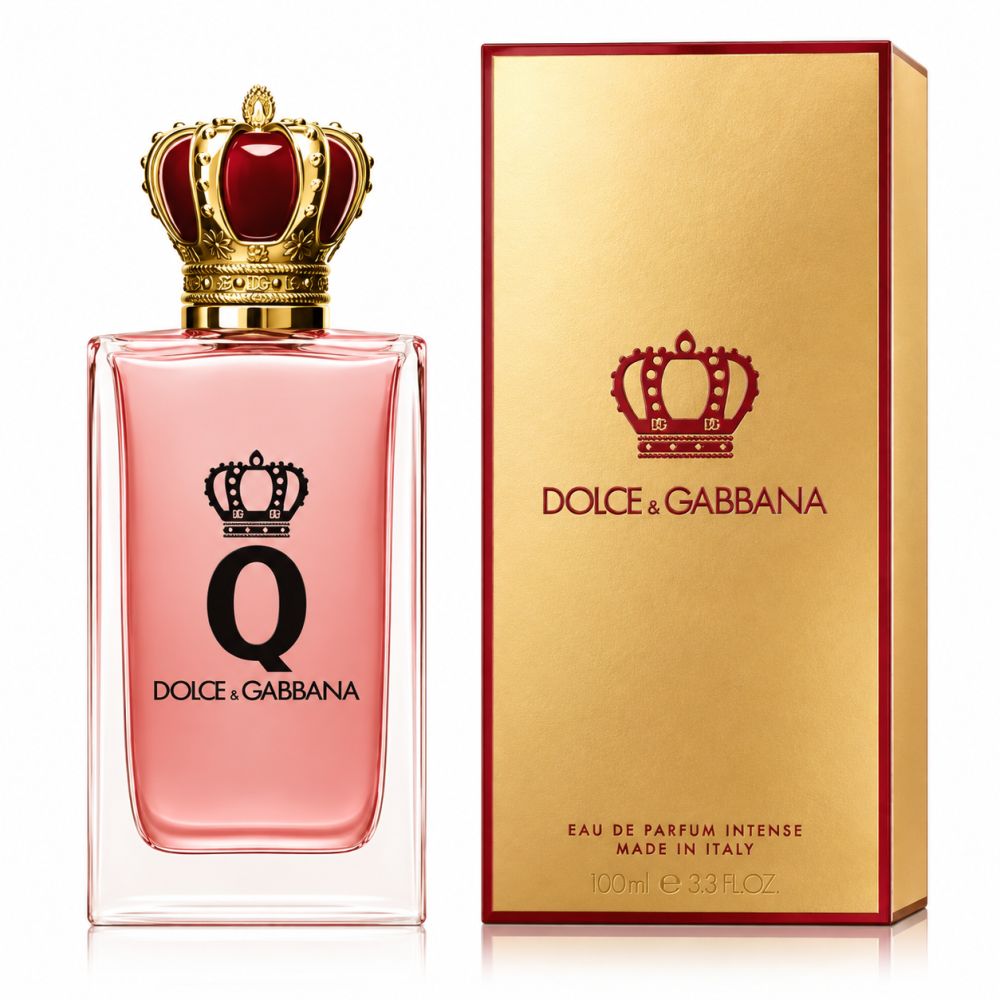 Parfümflakon und goldene Verpackung mit königlicher Krone und 'Q'-Logo von Dolce & Gabbana.