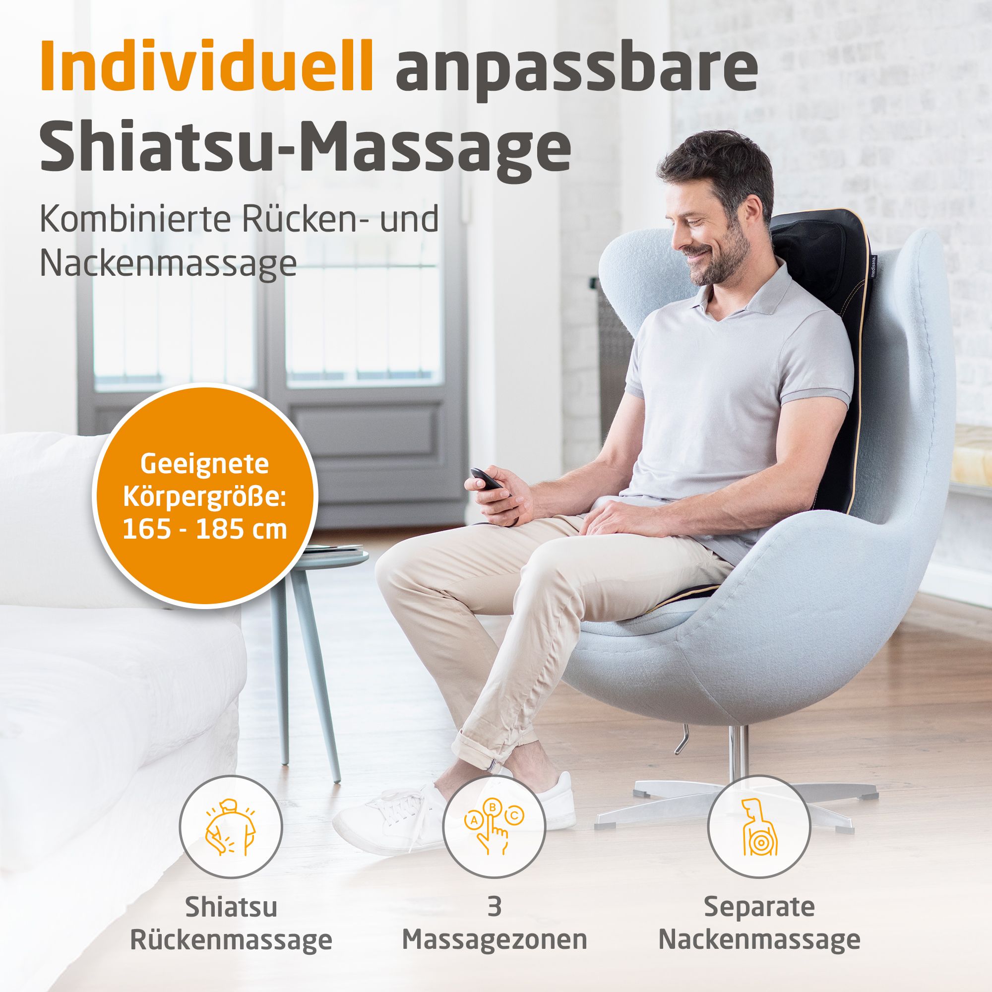 Mann sitzt in Sessel mit Massagematte. Geeignet für Körpergröße 165-185 cm.