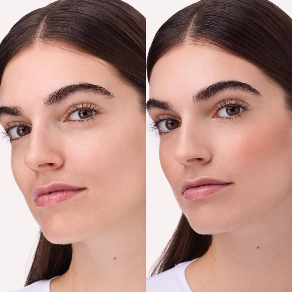 Zwei Frauenporträts. Links: ungeschminkt. Rechts: mit Rouge auf den Wangen. Beide mit dunklen Haaren.