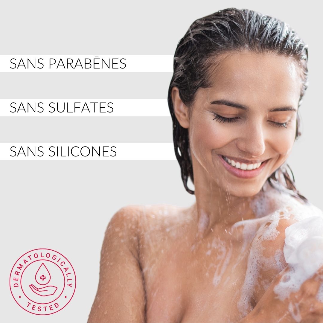 Femme sous la douche. Texte : Sans parabènes, sulfates, silicones. Testé dermatologiquement.