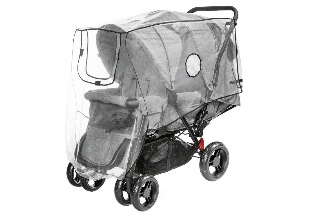 Kinderwagen mit Regenschutz. Transparente Abdeckung mit schwarzem Rahmen. Grauer Kinderwagen mit vier Rädern.