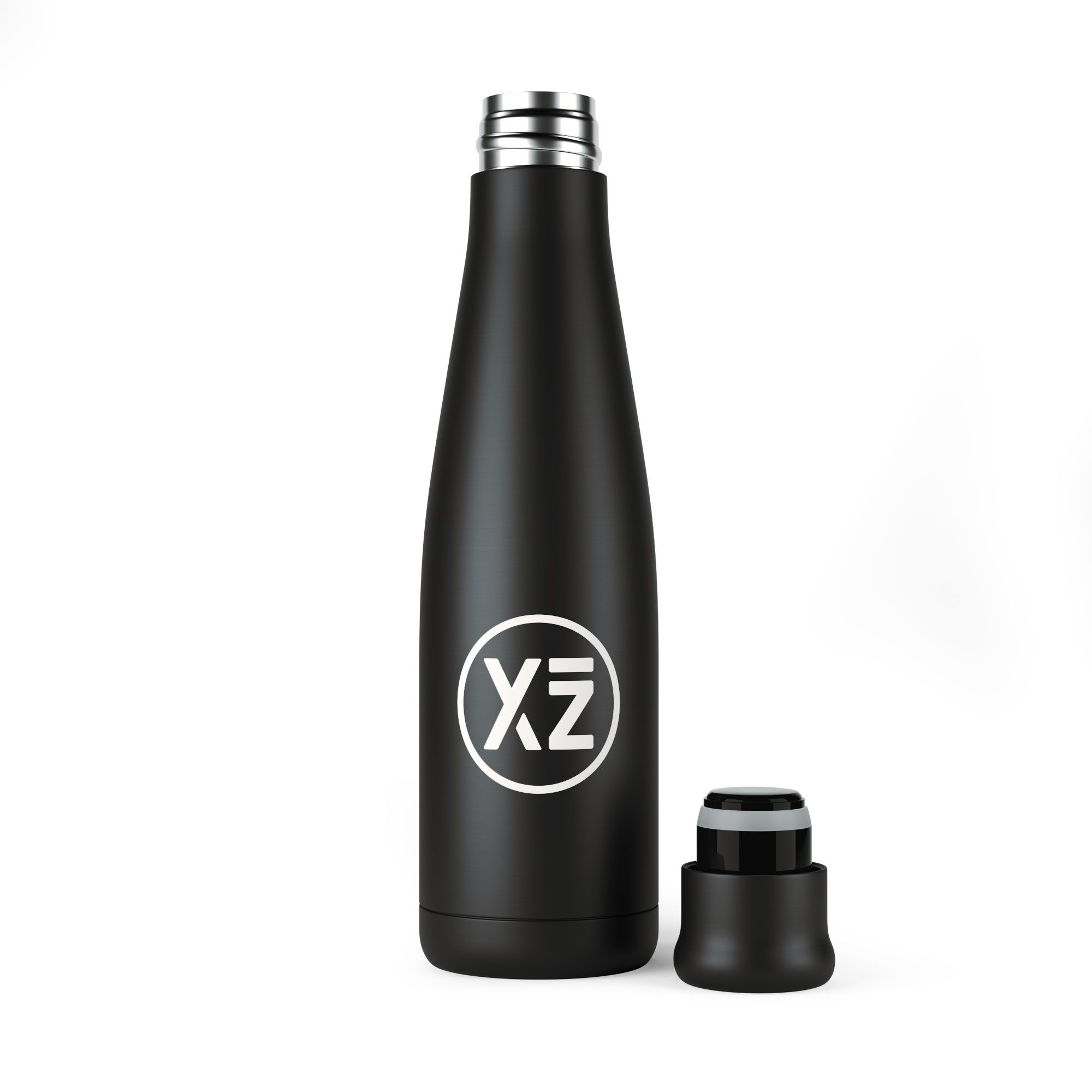 Schwarze Isolier-Trinkflasche mit abgenommenem Deckel. Silberfarbener Flaschenhals sichtbar.