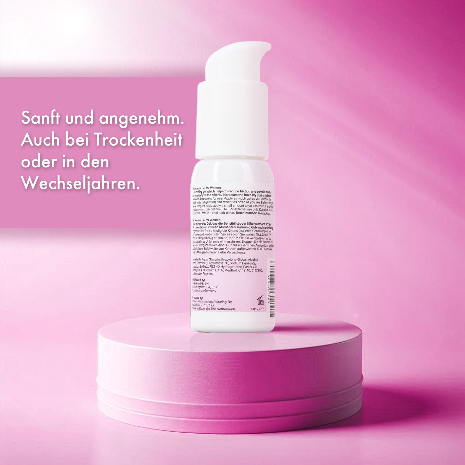 Weiß-rosa Flasche mit Pumpkopf. Pinker Podest. Text auf Rückseite.