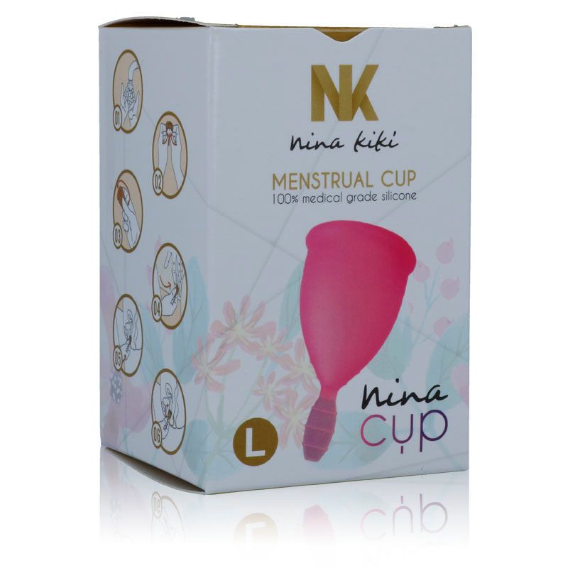 Verpackung der Menstruationstasse. Aufdruck: Nina Kikí, Menstruationstasse, L. 100% medizinisches Silikon. Rosa Cup abgebildet.