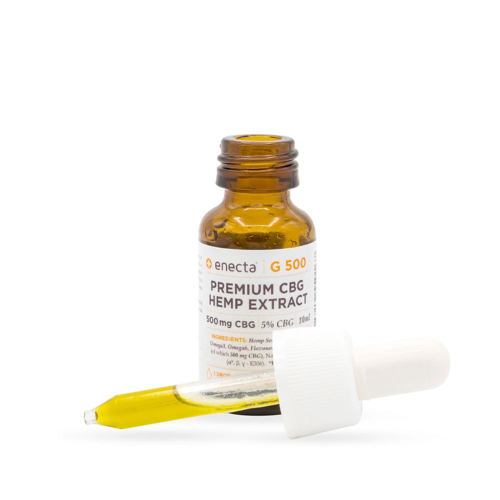 Braune Glasflasche mit Pipette. Pipette liegt daneben. Aufschrift: Enecta G 500 Premium CBG Hemp Extract.