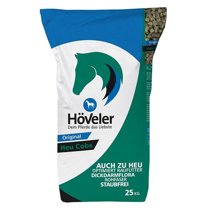 Sack mit Heu Cobs. Marke Höveler. Grün-weiß-blaues Design mit Pferde-Silhouette. Text: Original, 25 kg, staubfrei.