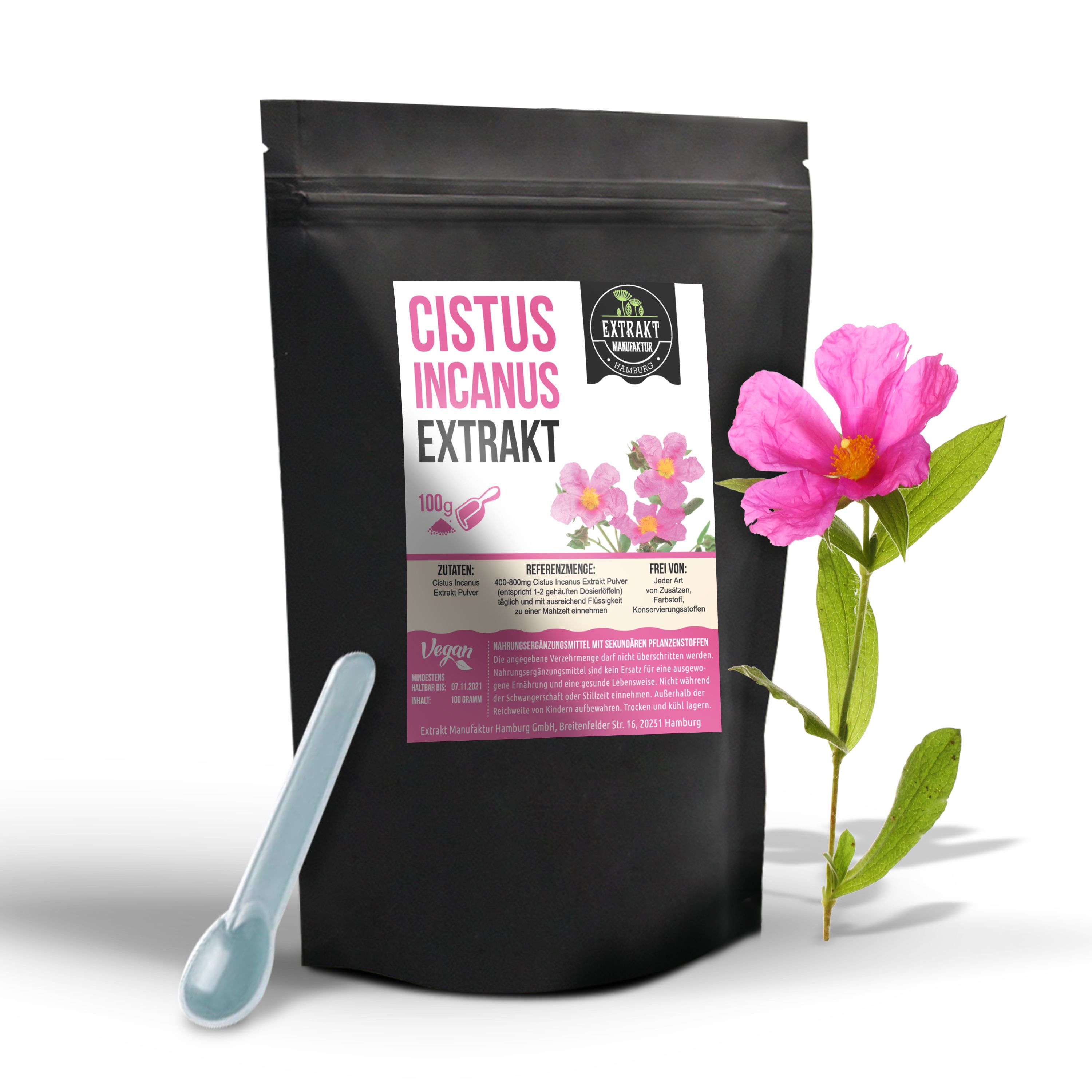 Schwarzer Beutel mit rosa Etikett. Aufschrift: Cistus Incanus Extrakt. Logo: Extrakt Manufaktur. Vegan-Siegel. Mit Messlöffel und Blume.