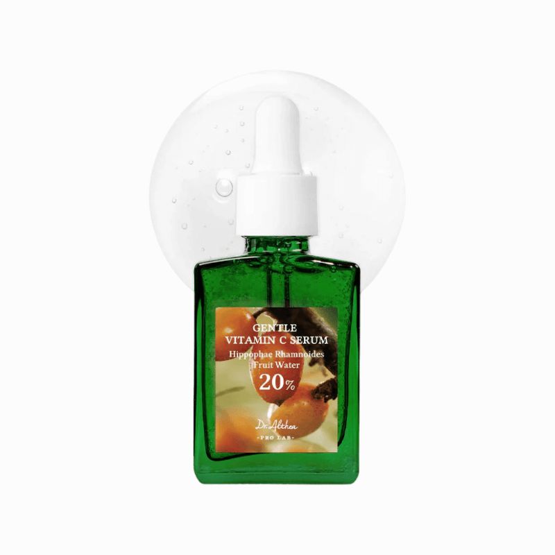 Grüne Glasflasche mit weißem Tropfer. Aufschrift: Gentle Vitamin C Serum, 20%.
