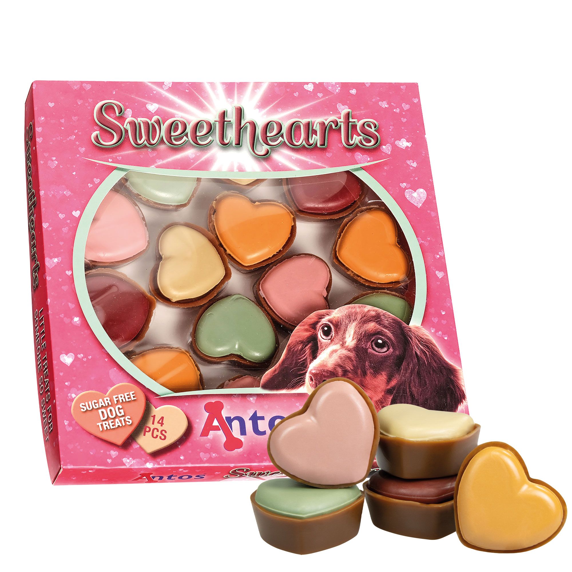 Rosa Verpackung mit Herz-Leckerlis für Hunde. Sichtfenster, 14 Stück. Einige Leckerlis liegen vor der Verpackung. Aufdruck: Sweethearts, Antos.