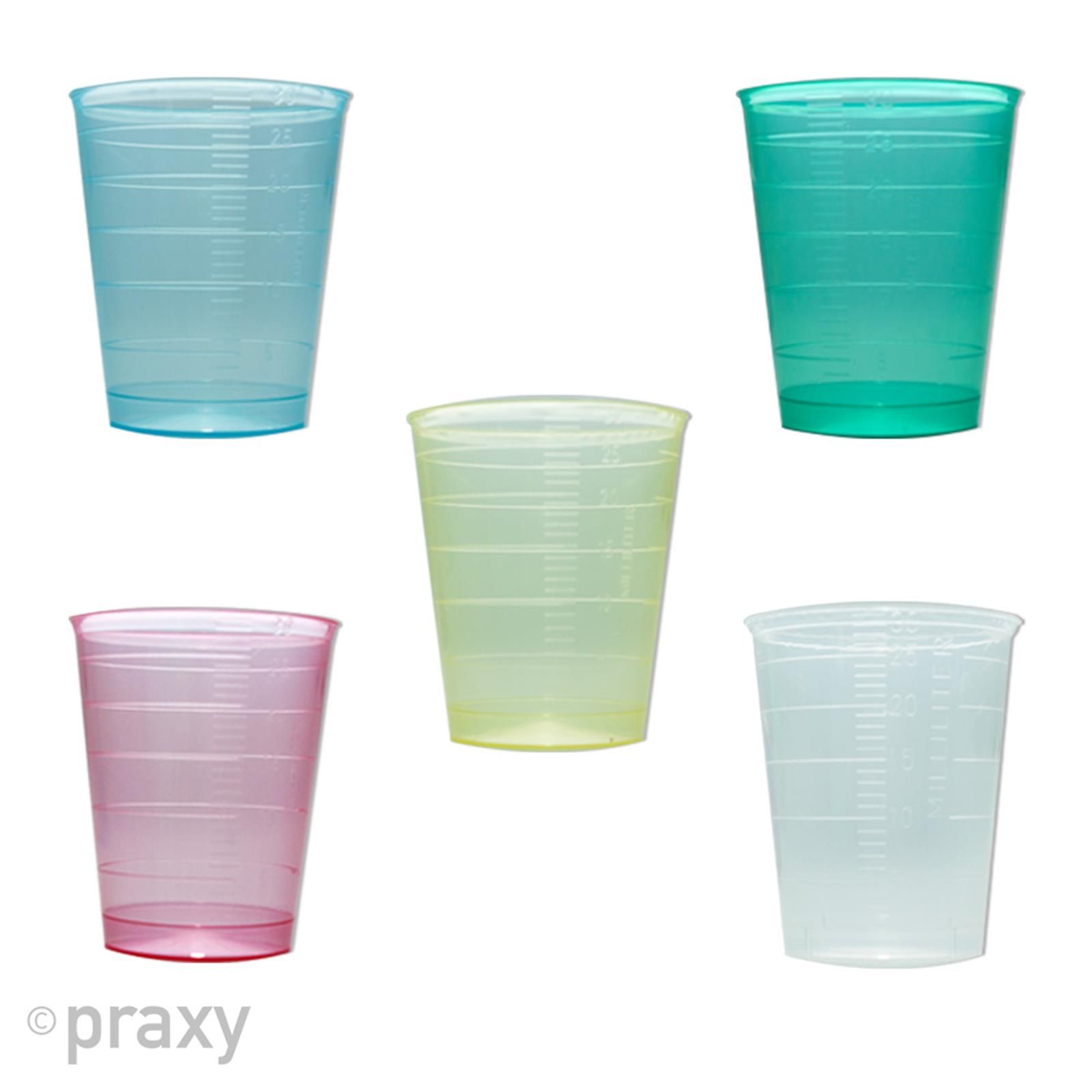 Mehrfarbige Einmal-Medizinbecher. Verschiedene Farben: Grün, Blau, Rosa, Gelb und Weiß. Mit Messskala.