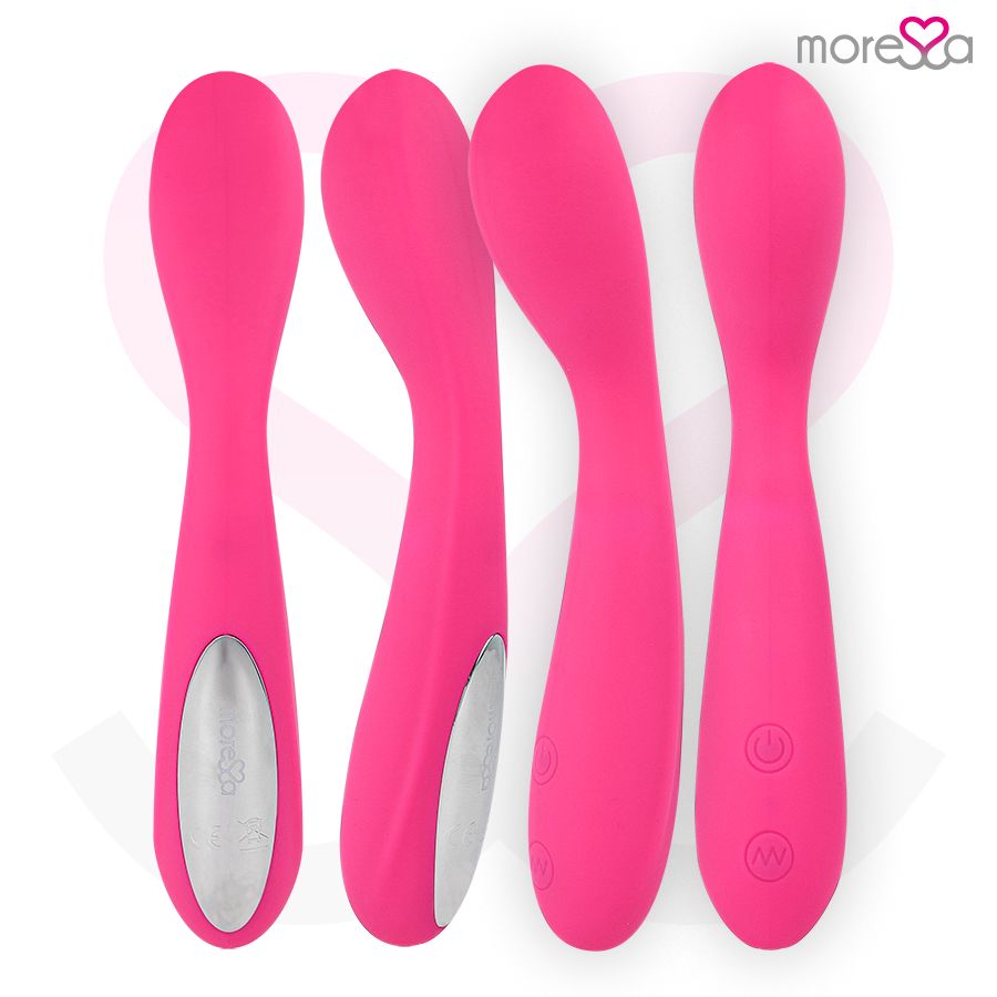 Vier pinkfarbene, ergonomisch geformte Produkte. Silberne Akzente. Marke: Moressa.