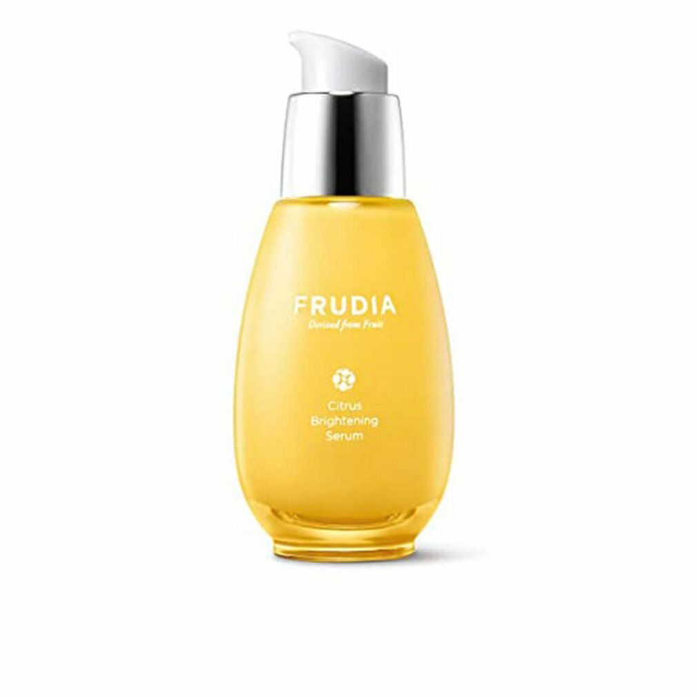 Gelbes Serum in Tropfenform mit silbernem Pumpkopf. Aufschrift: FRUDIA, Citrus Brightening Serum.