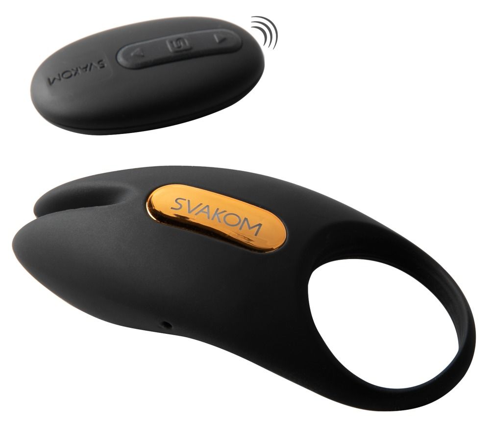 Schwarzer Penisring und Fernbedienung. Marke SVAKOM. Ring mit goldfarbenem Detail. Fernbedienung mit Tasten.