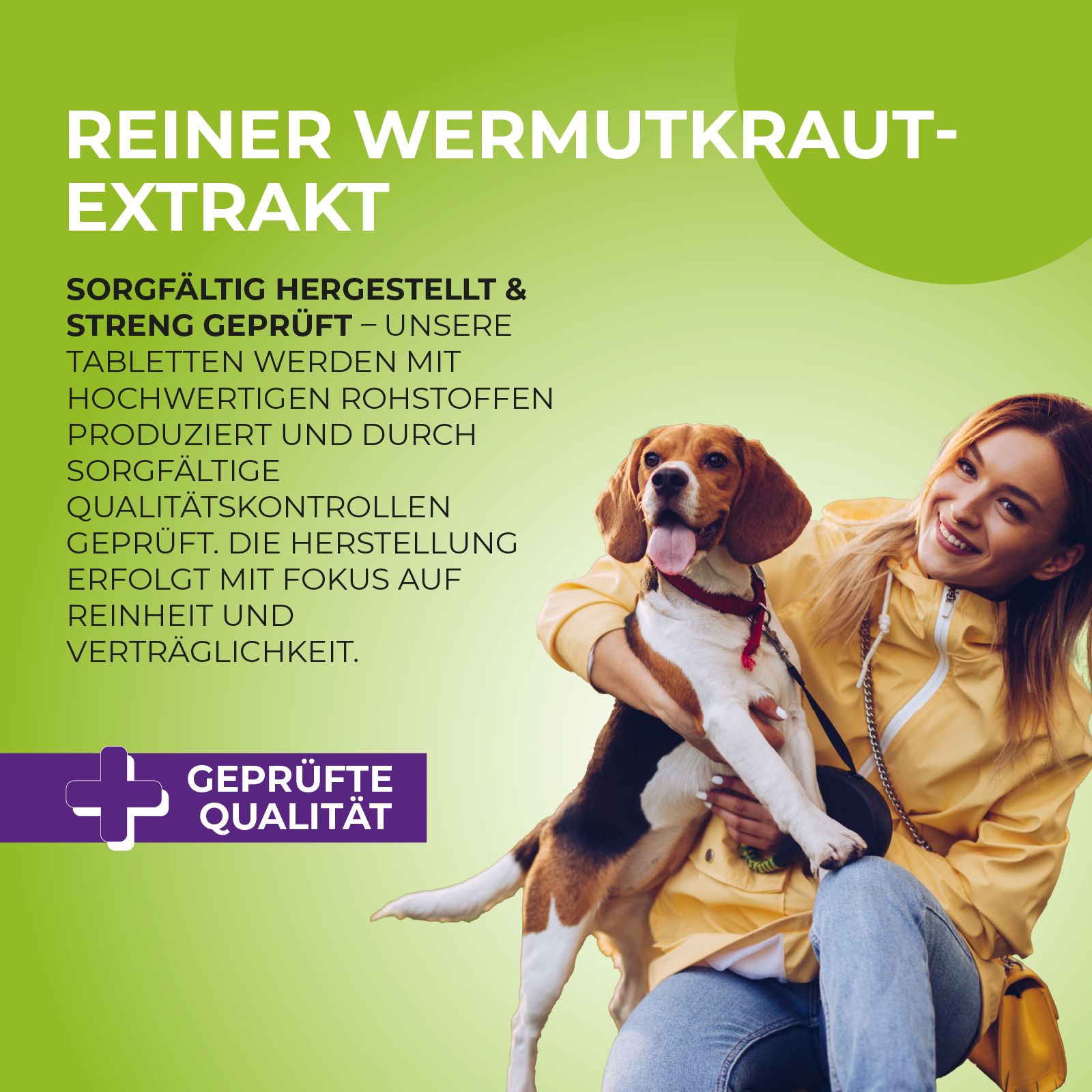 Frau umarmt Hund. Text: "Geprüfte Qualität". Hintergrund: Grün. Produktverpackung im Hintergrund.