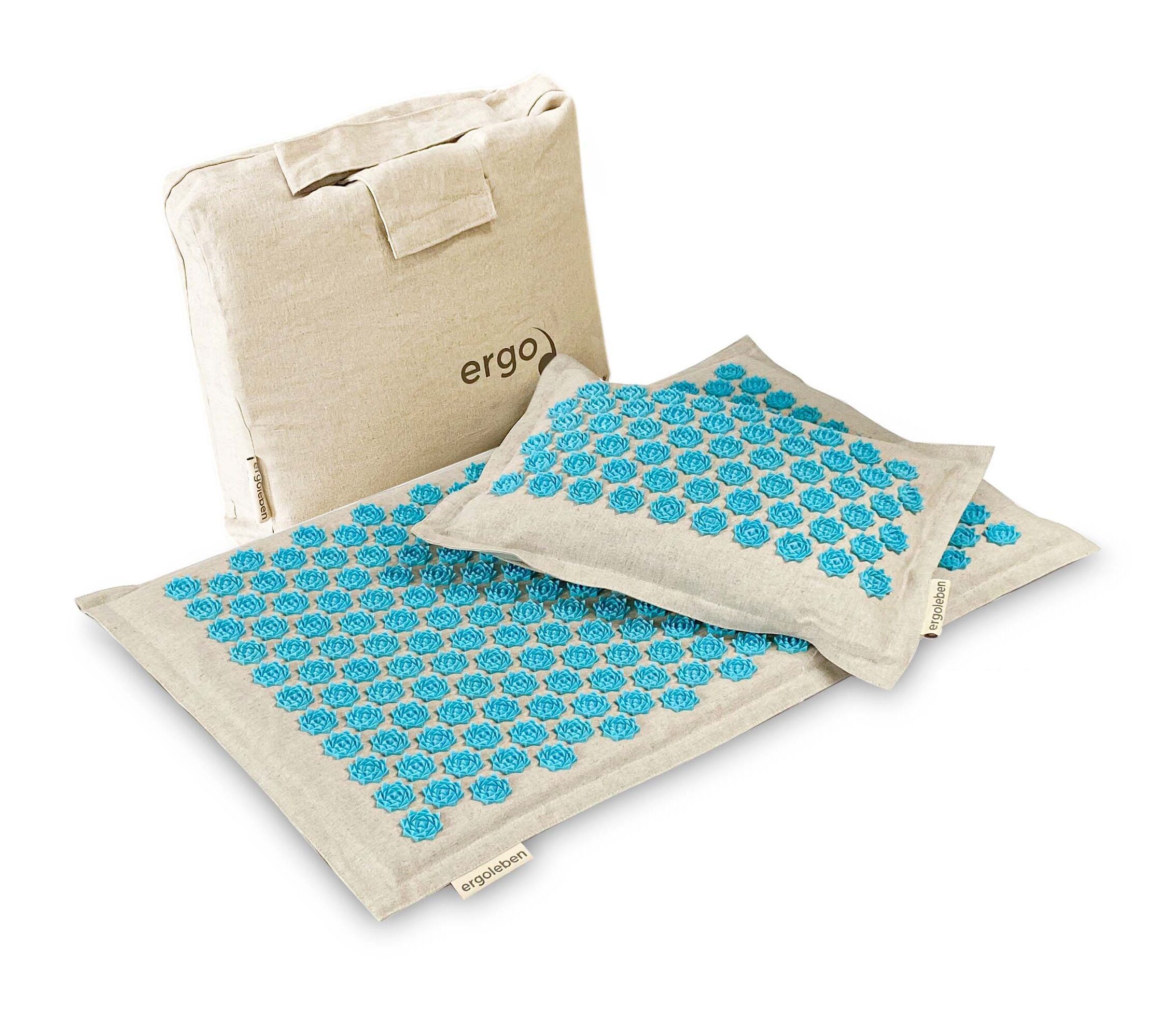 Akupressur-Set: Matte, Kissen und Tasche. Beige Stoff mit blauen Noppen. Tasche mit Logo.