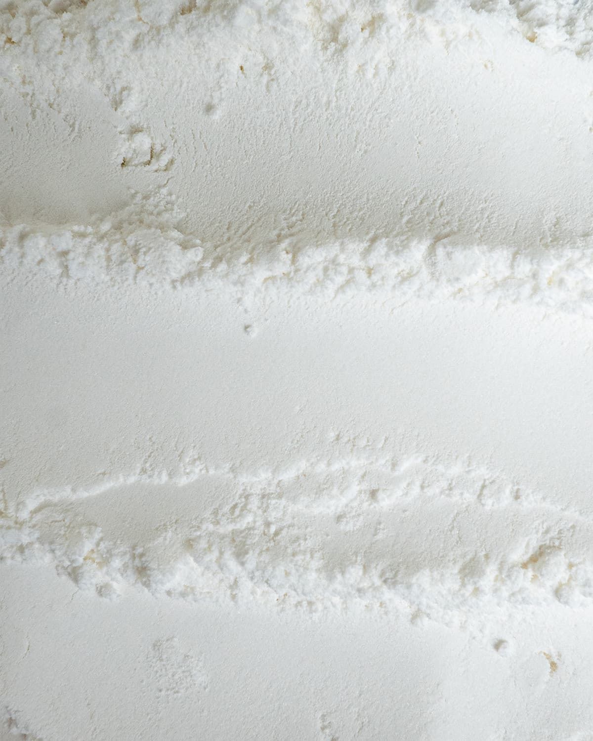 Texture detail of L-Histidine Base Pulver with layered lines.