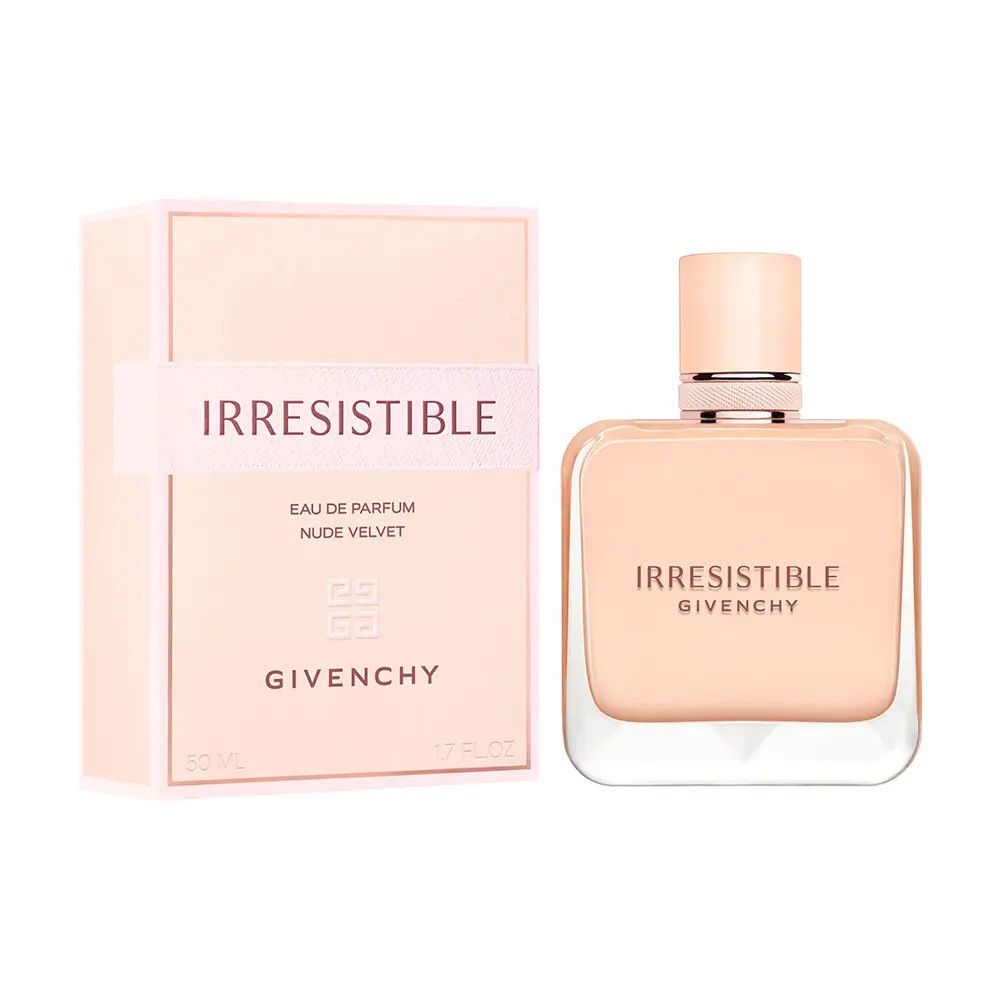 Beige Parfumflasche und -verpackung. Aufschrift: Irresistible, Eau de Parfum, Nude Velvet, Givenchy. Flasche mit Sprühkopf.