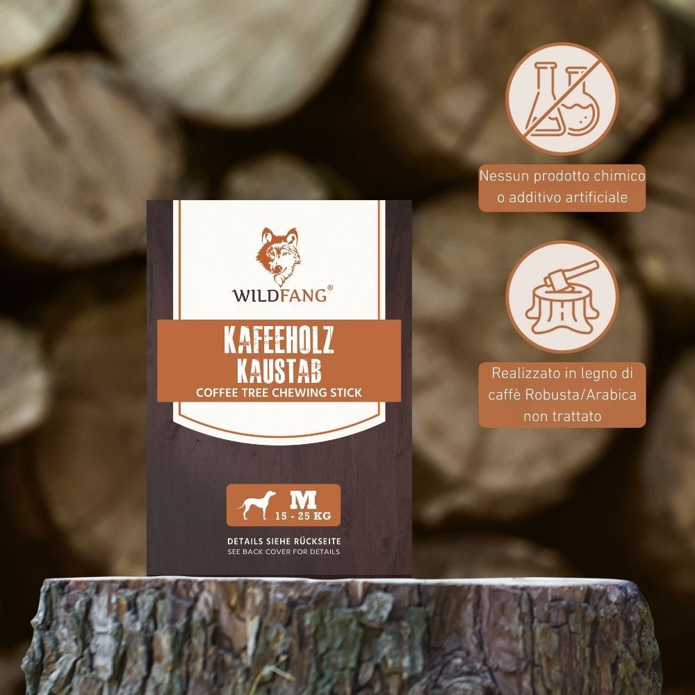 Kaffeeholz Kaustab. Braune Verpackung mit Logo und Text. Hintergrund: Holzscheite. Text: M für 15-25 kg.