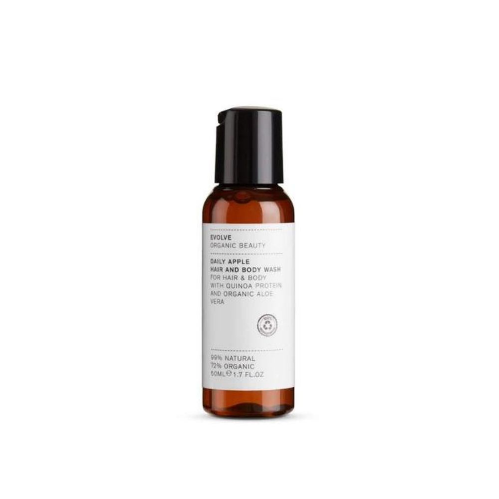 Braune Flasche mit schwarzem Deckel. Auf dem Etikett steht "Daily Apple Hair & Body Wash".