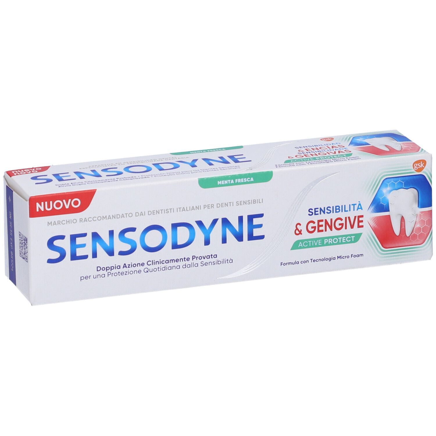 Confezione di dentifricio bianca, accenti blu e verdi. Scritta SENSODYNE, Sensibilità & Gengive. 'NUOVO' e 'Menta fresca'.