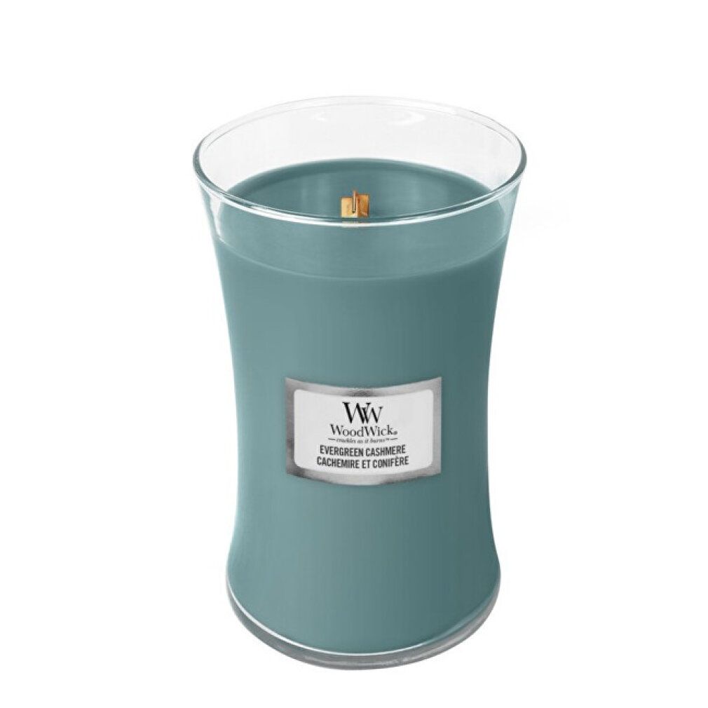 Türkisfarbene Kerze mit Etikett. Aufschrift: WoodWick Evergreen Cashmere et Conifère.