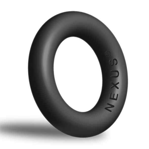 Schwarzer Ring aus Silikon. Nexus-Logo auf der Oberfläche. Auf weißem Hintergrund.